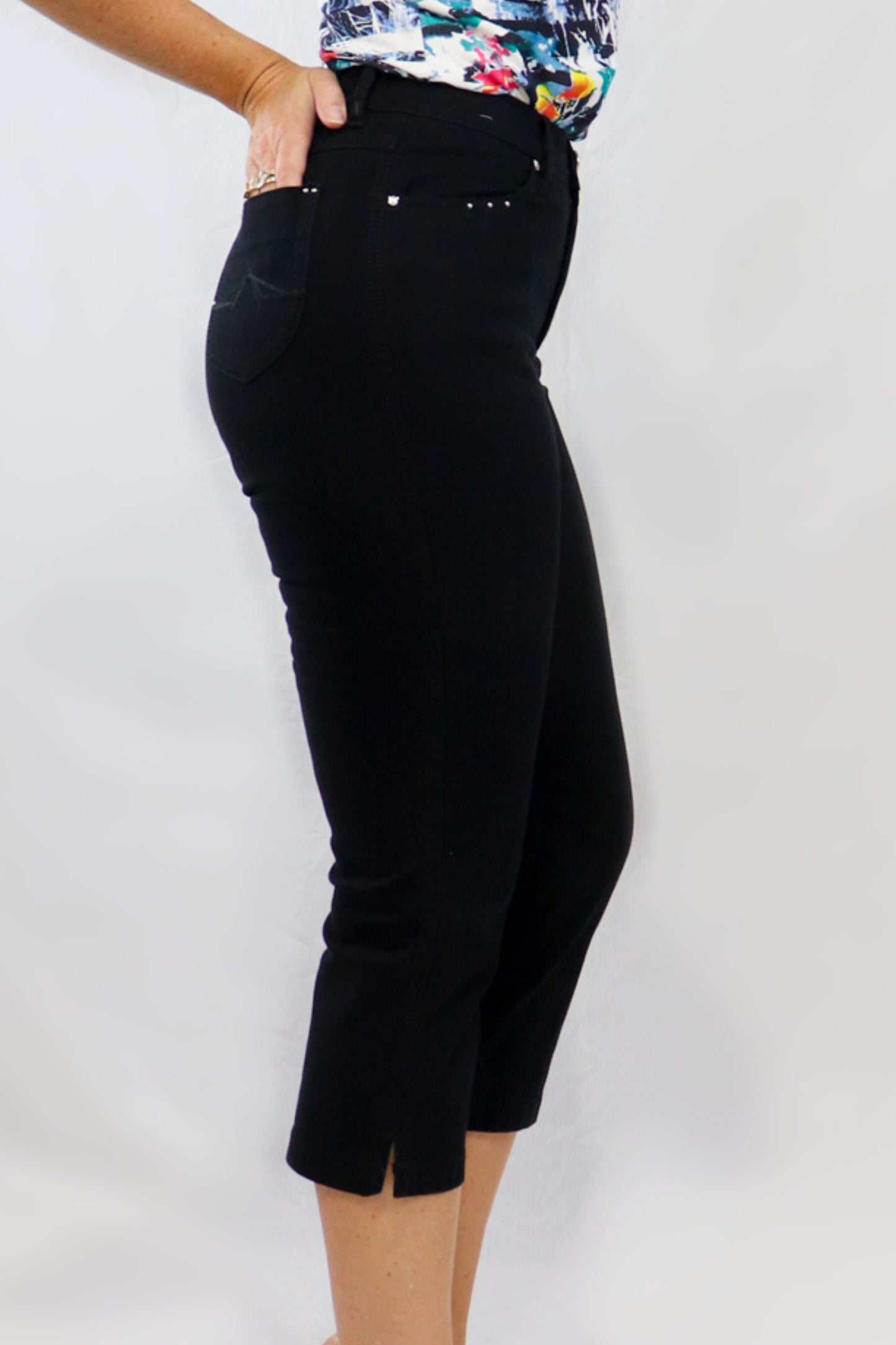Peak Stitch Capri - Black