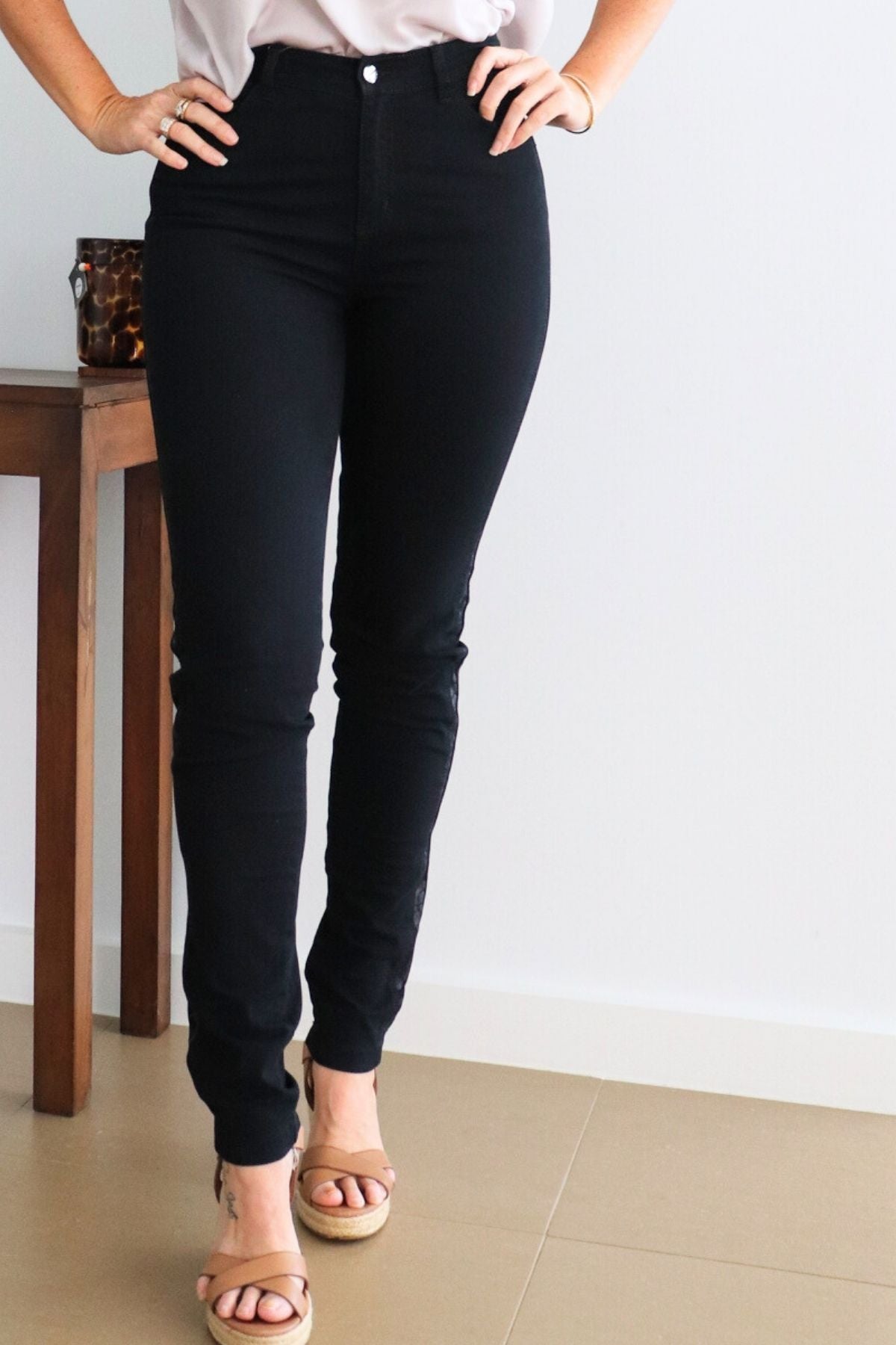 Side Pattern Detail Jeans - Black