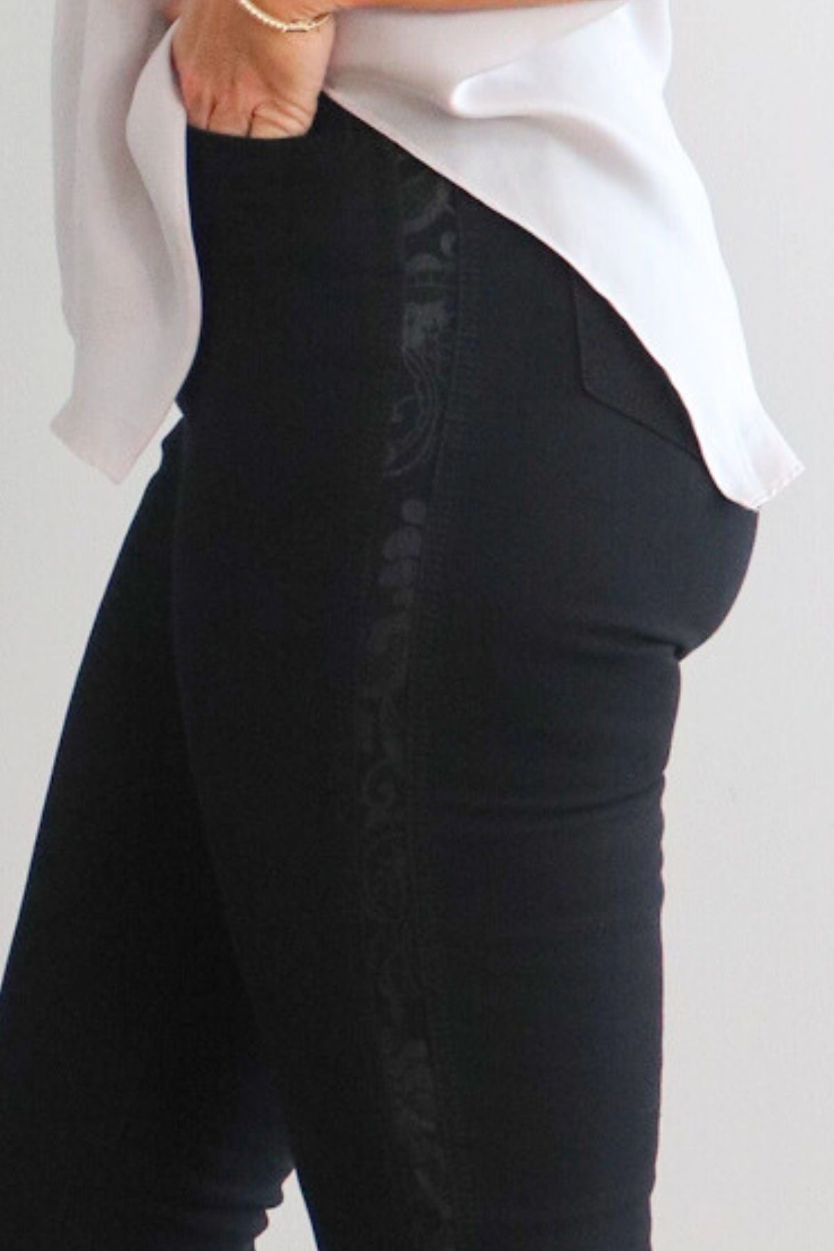 Side Pattern Detail Jeans - Black