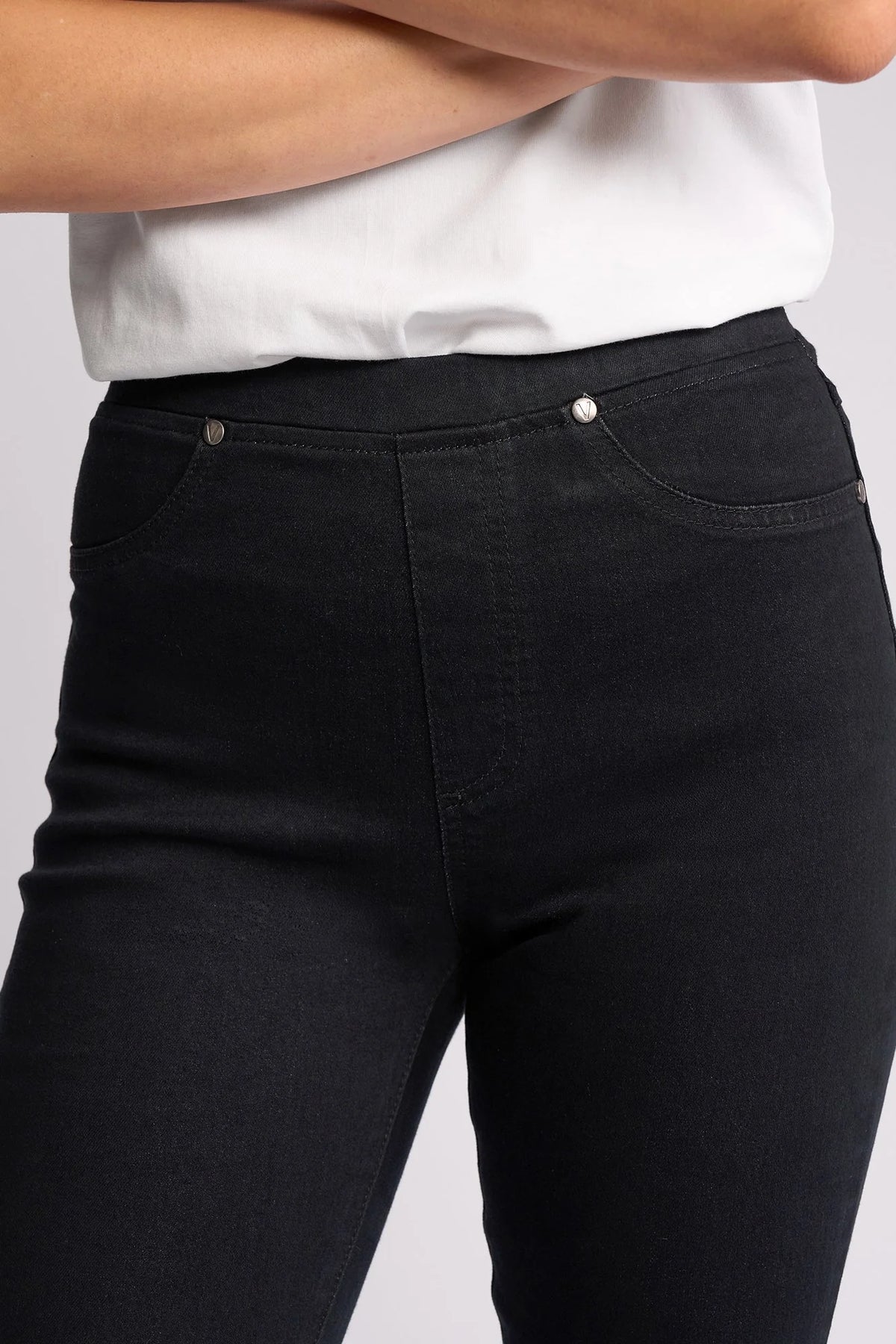 Vassalli Slim Pull on Jean - Black